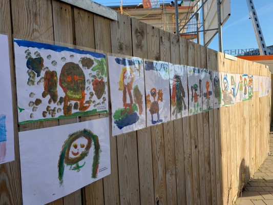 201118 Bauzaun Kinderbilder 3